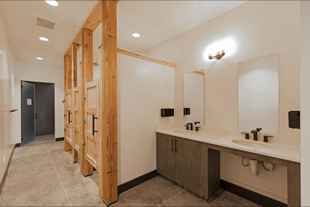 Brand New Upscale Home- Best Location! Уайтфиш Екстериор снимка